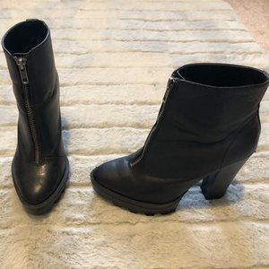 MIA NATA ANKLE BOOTS FRONT ZIP - SIZE 6